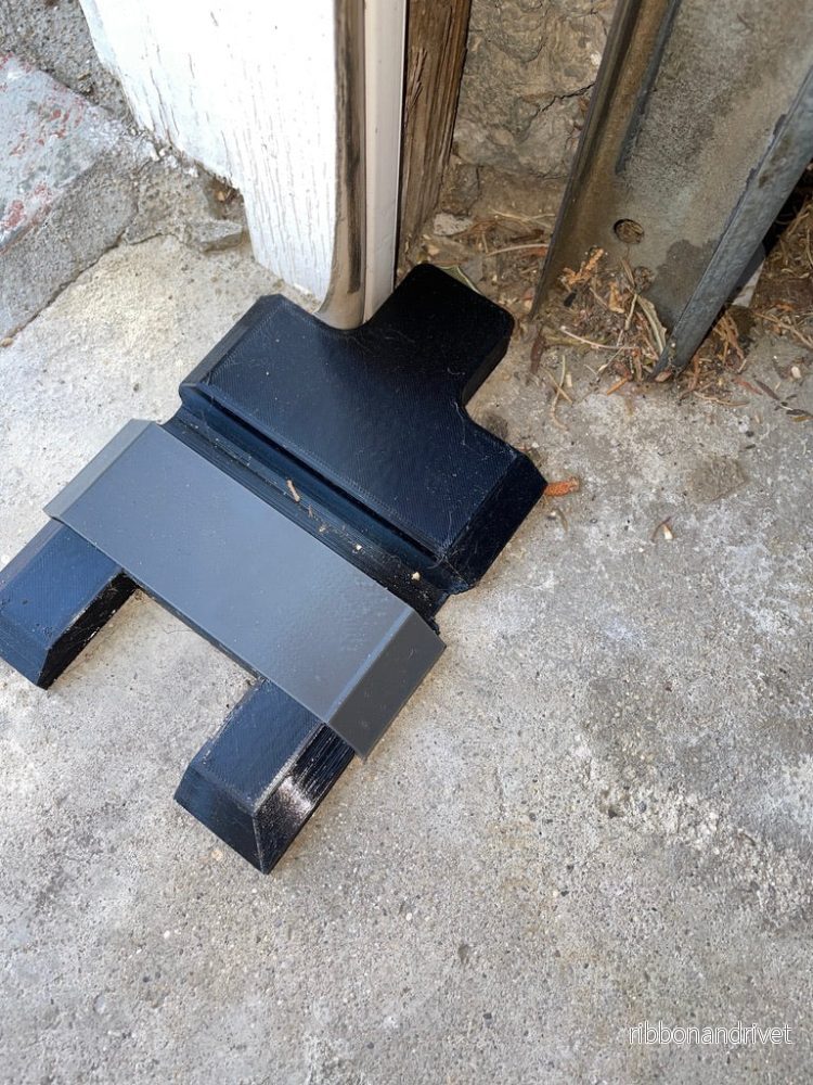 Kabelingång för garageport under dörr - Bild 3