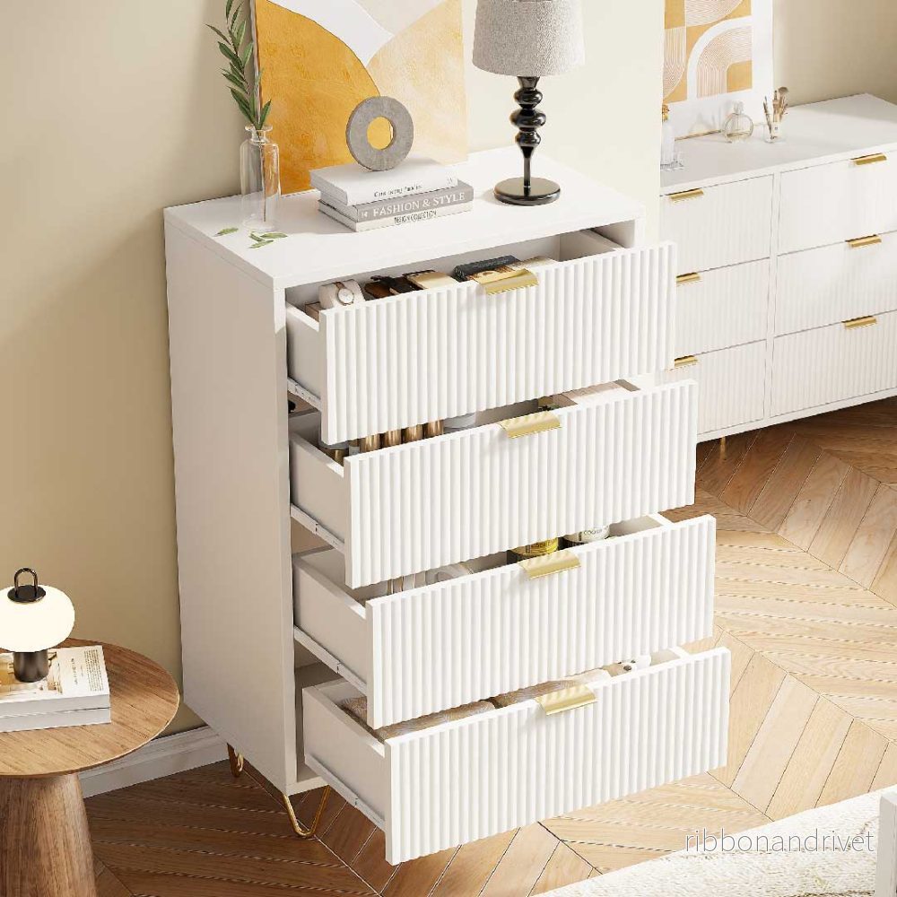 Yelenaro Byrå Vit med Guldfärgade Handtag – Skänk med 4/6 Lådor och Räfflad Design - Bild 3