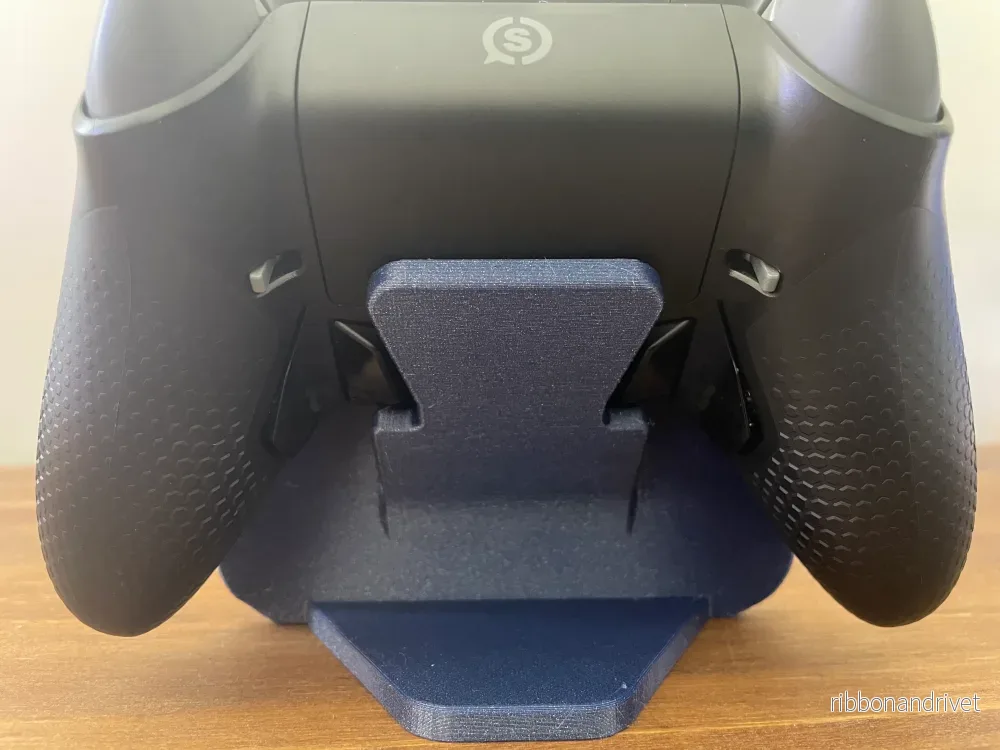 SCUF & Xbox Controller Stand – Elegant förvaring för dina kontroller - Bild 2