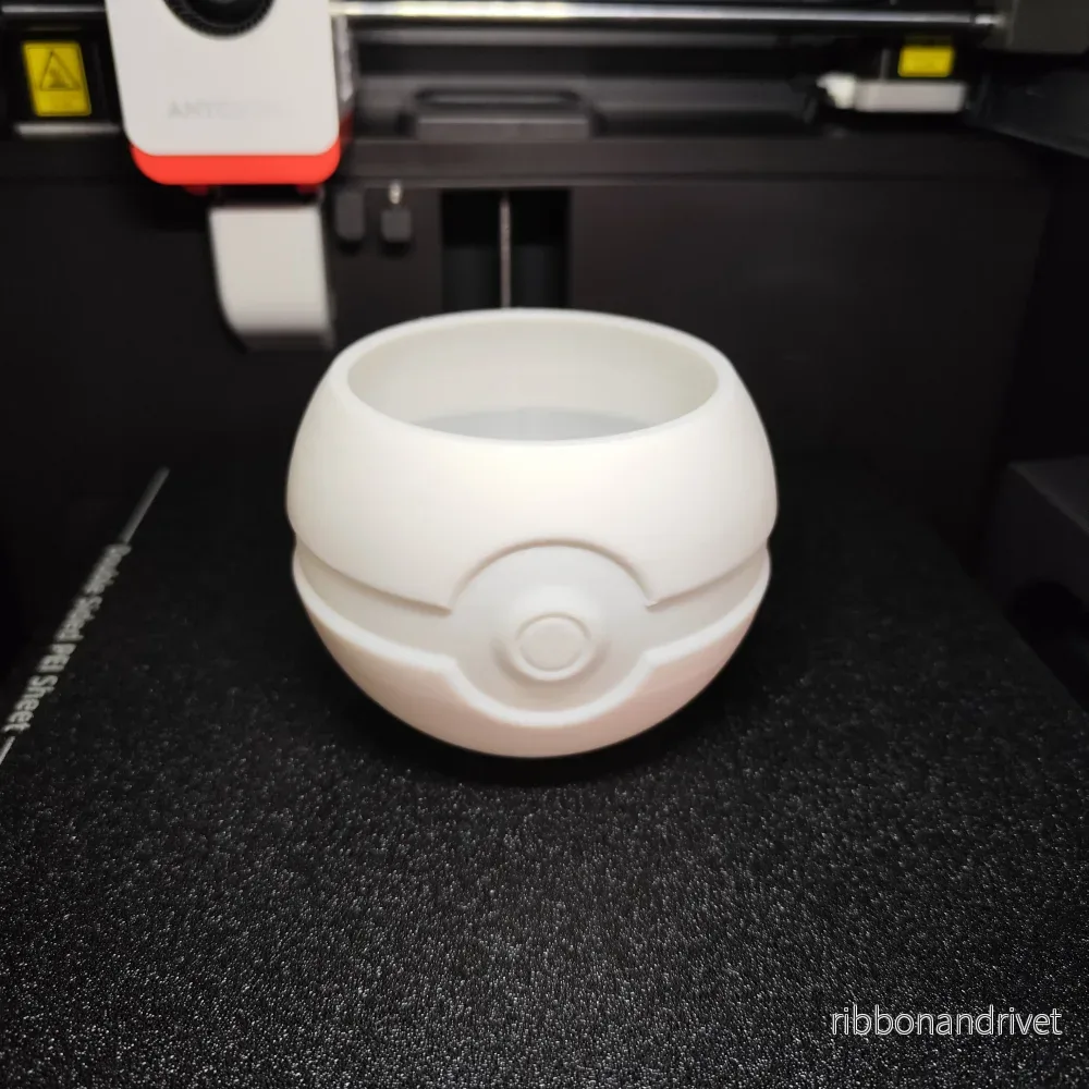 Praktisk Pokeball Blyertshållare för skrivbordet