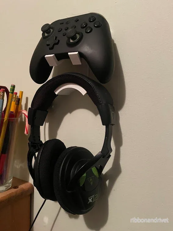 Väggfäste för Xbox-kontroll och hörlurar