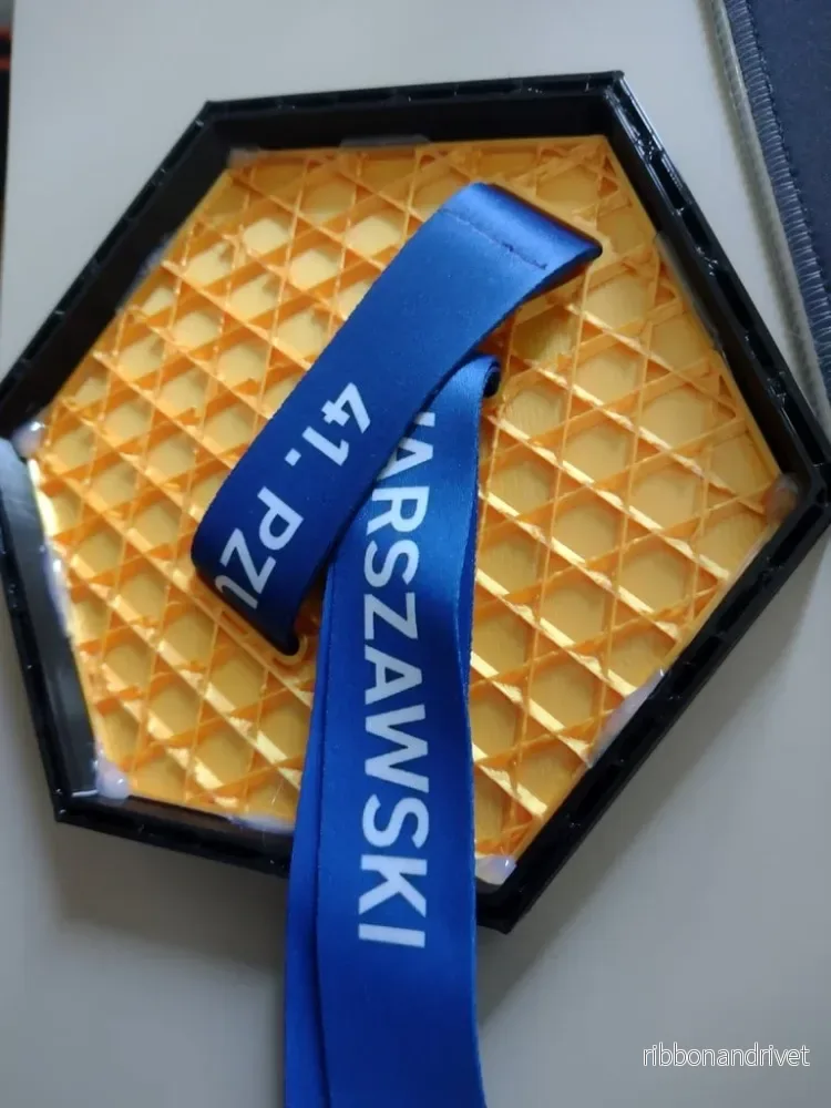 Tvåfärgad hexagonal medaljupphängning - Bild 3