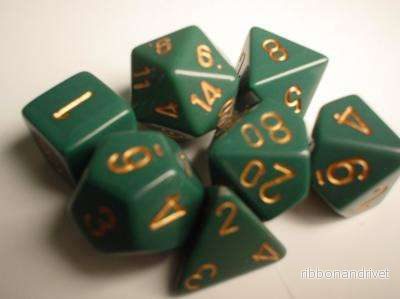 Chessex Opaque Polyhedral 7-tärningsset – Dusty Green med Guld Chessex Opaque Polyhedral 7-tärningsset – Dusty Green med Guld