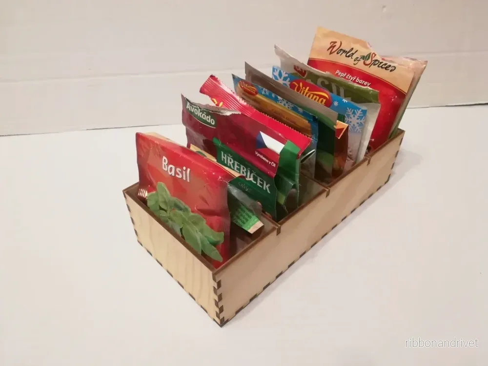 Kryddorganisatör i furu