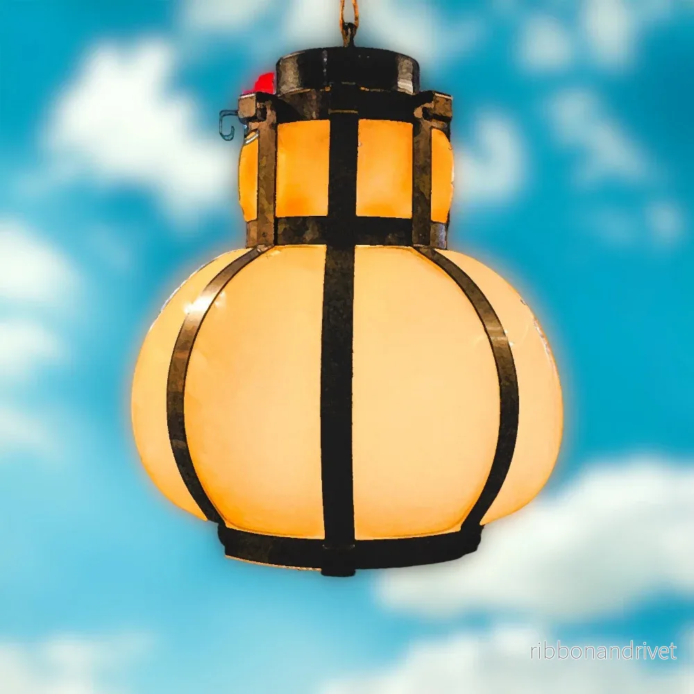 Taklampa i mässing och handblåst glas Taklampa i mässing och handblåst glas