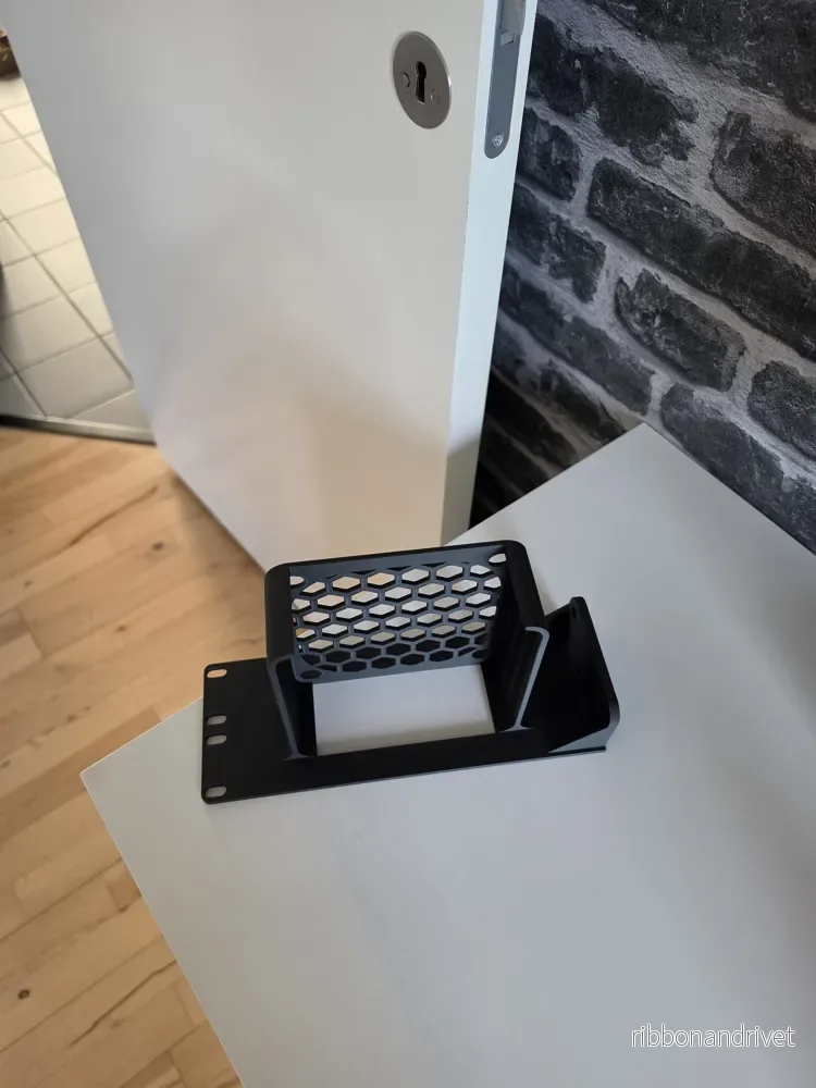 19-tums rackfäste för GMKtec NucBox M5 Plus - Bild 3