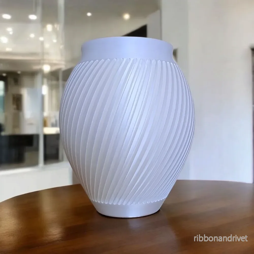 Modern vit vas med räfflad design - Bild 3