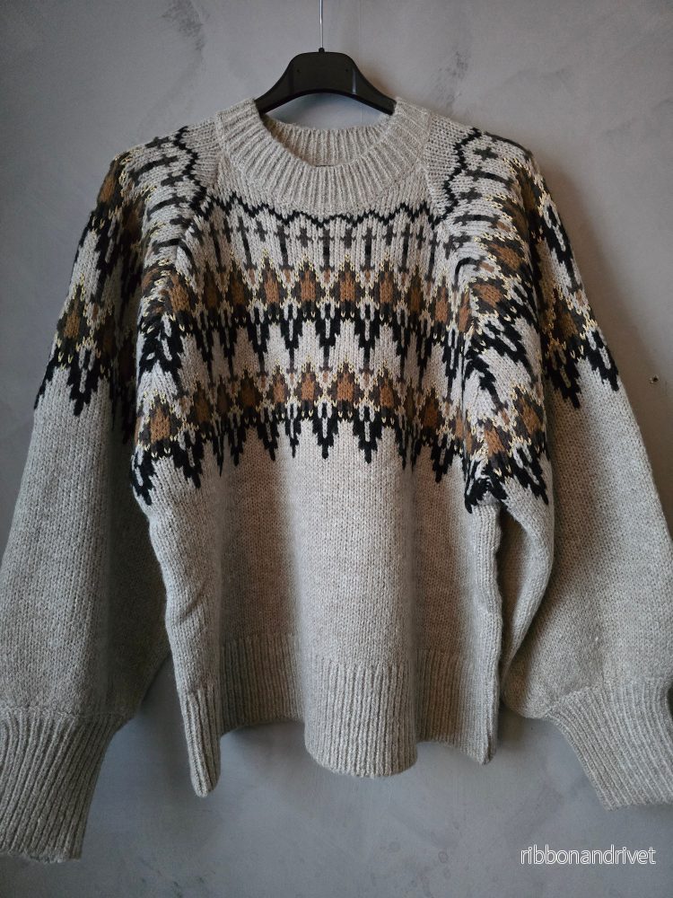 STICKAD TRÖJA Beige/grå Mönstrad