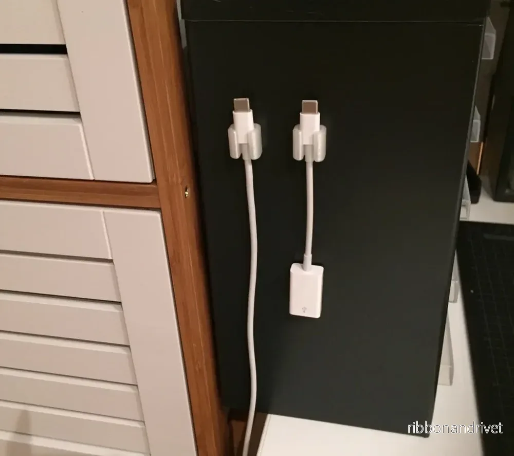 Praktisk hållare för Apple USB-C laddningskabel