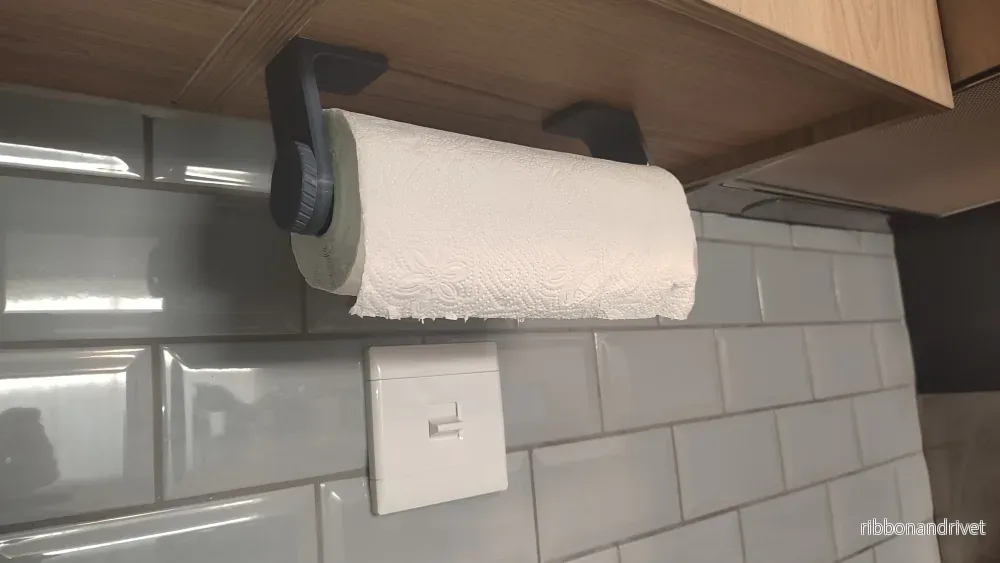 Servetthållare för papper under skåpet Servetthållare för papper under skåpet