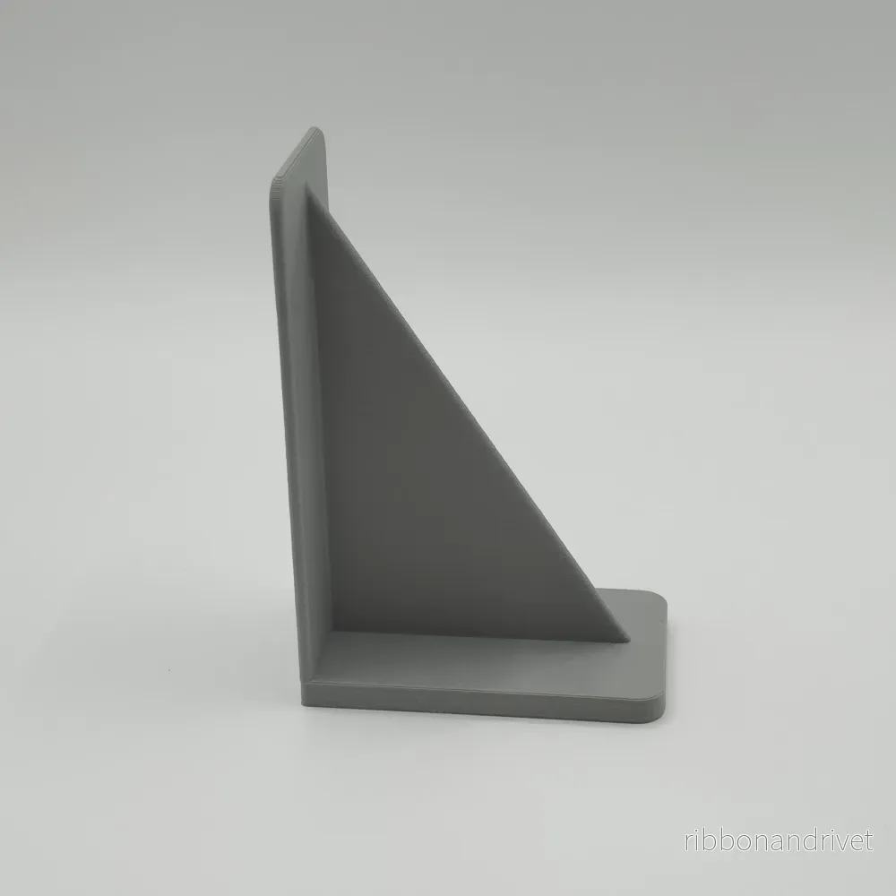 Minimalistiskt bokstöd för hemmet och kontoret