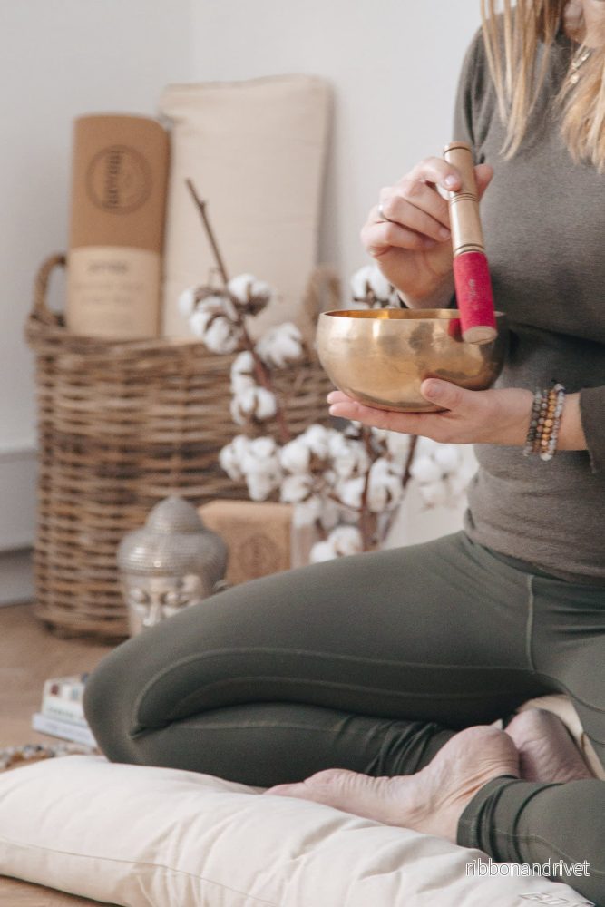 Singing bowl with wooden stick - Bild 2