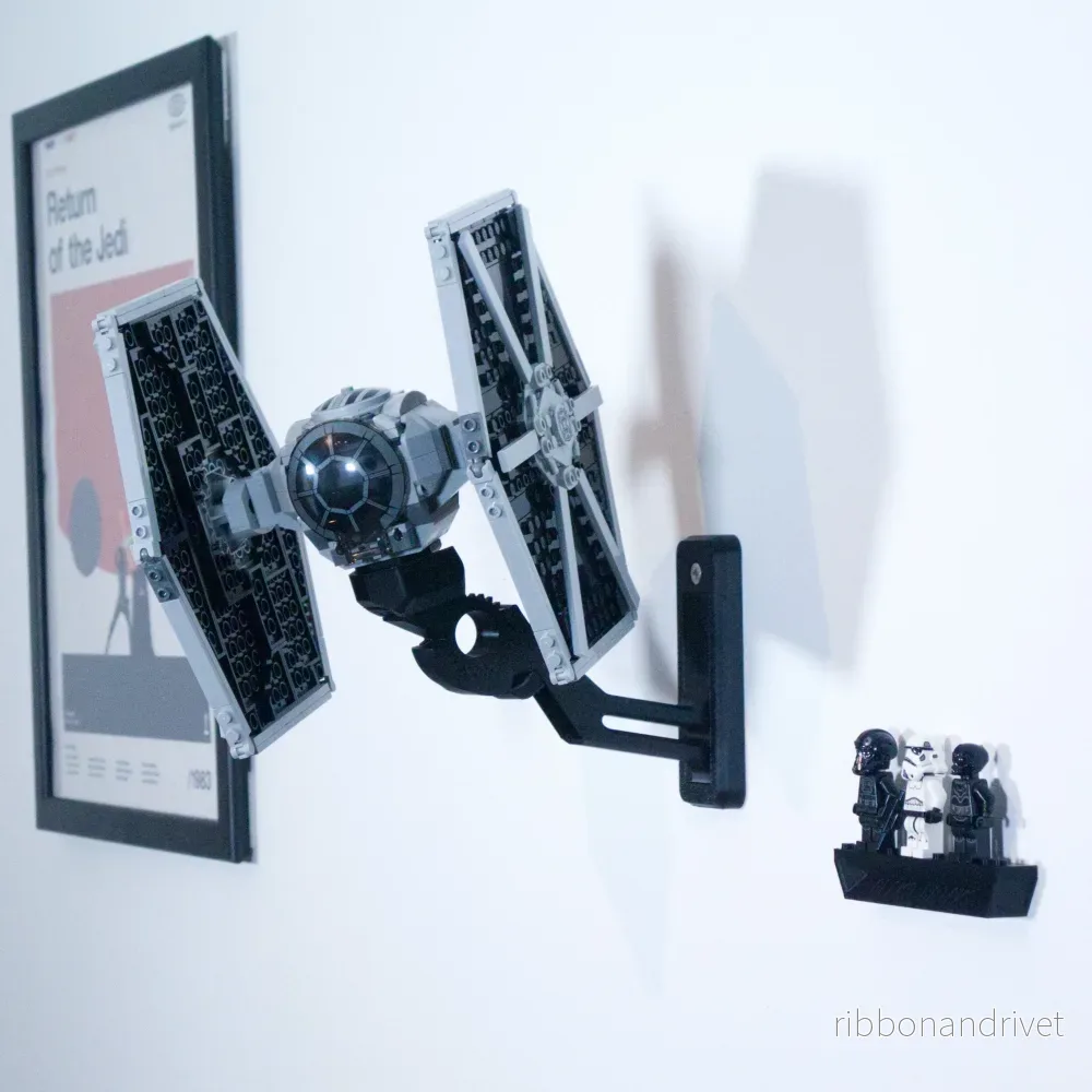 Justerbart väggfäste för TIE Fighter 75300