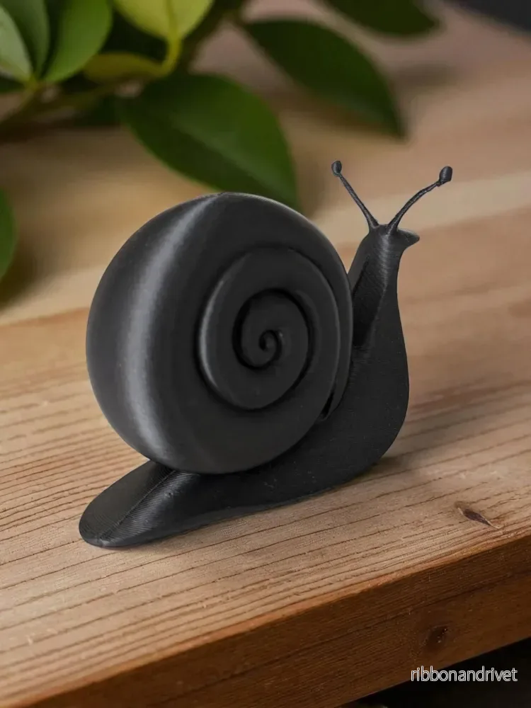 Minimalistisk snigelskulptur för modern inredning - Bild 3
