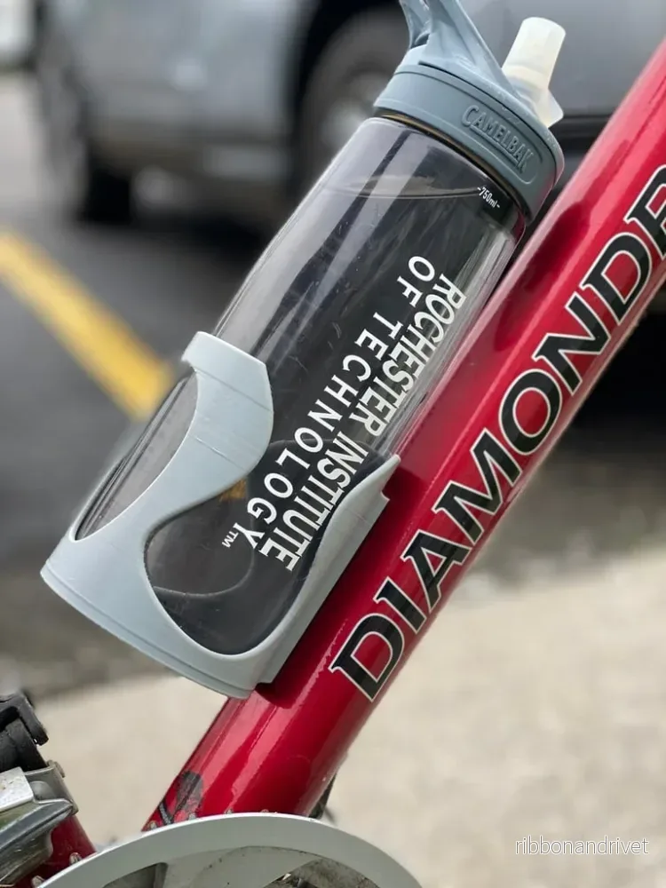 Robust flaskhållare för cykel med standardmontering