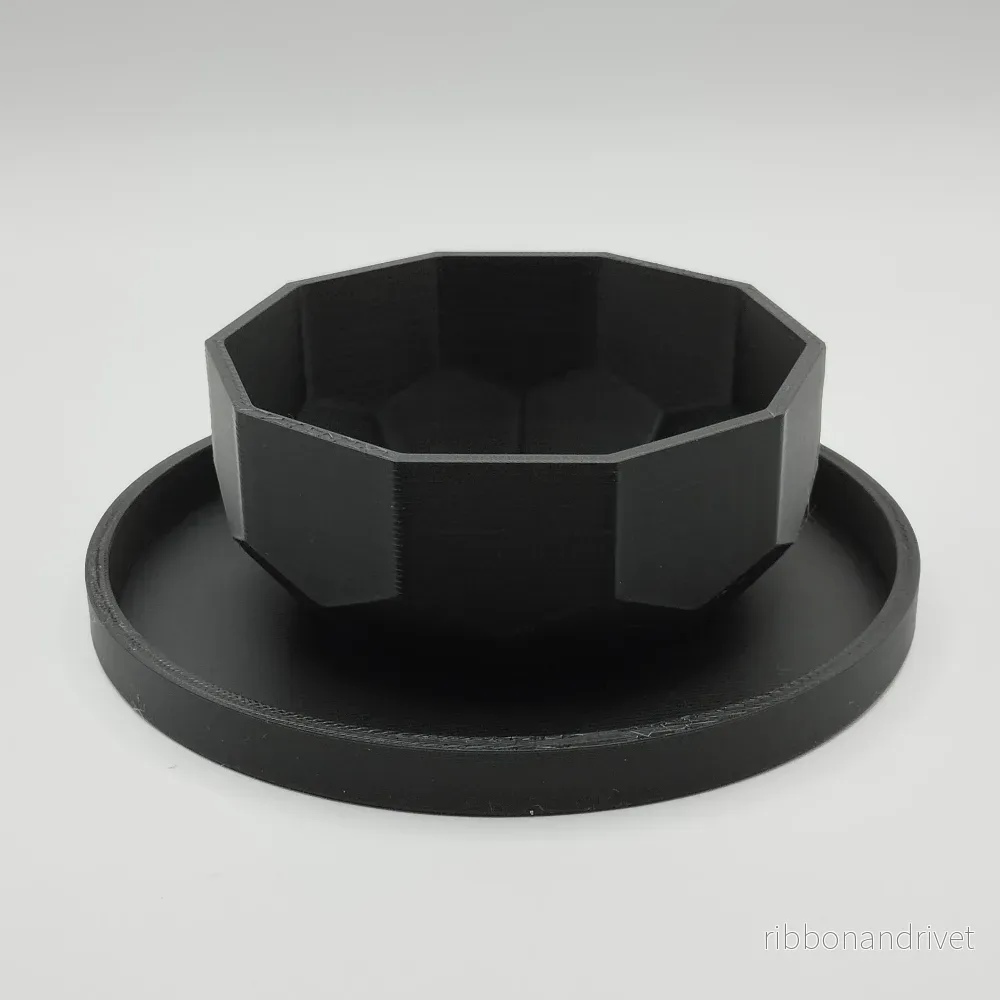 Modern dekagonal skål med matchande bricka