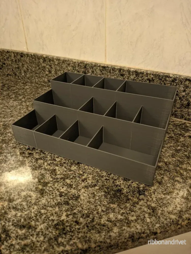 Badrumsarrangör med symmetriska och asymmetriska designalternativ