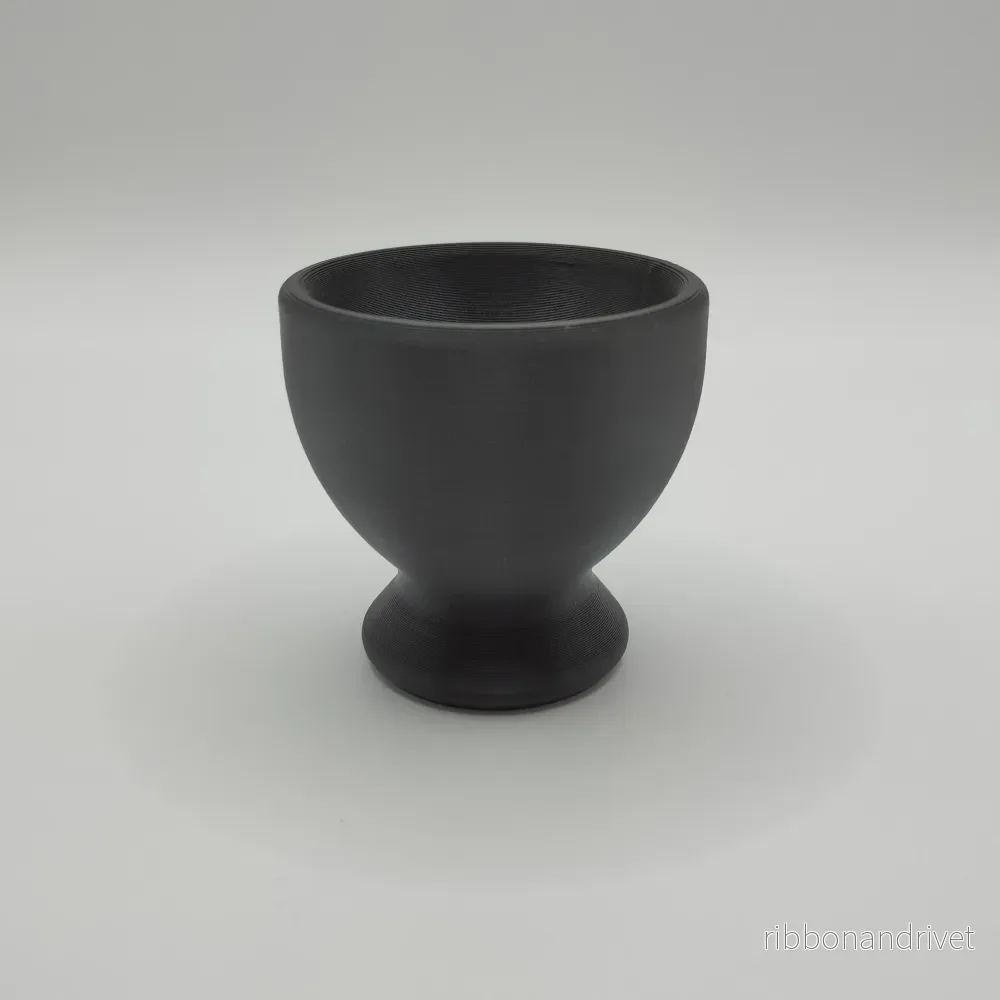 Moderna äggkoppar i minimalistisk design