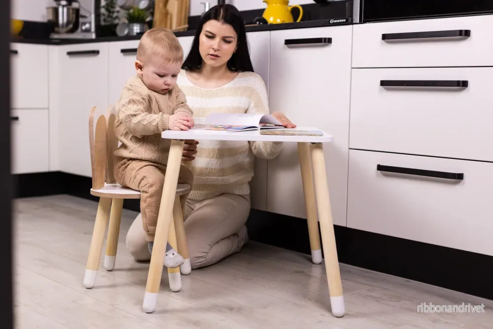 đ° Barnbordsset med kaninstol i trĂ€ - Bild 3