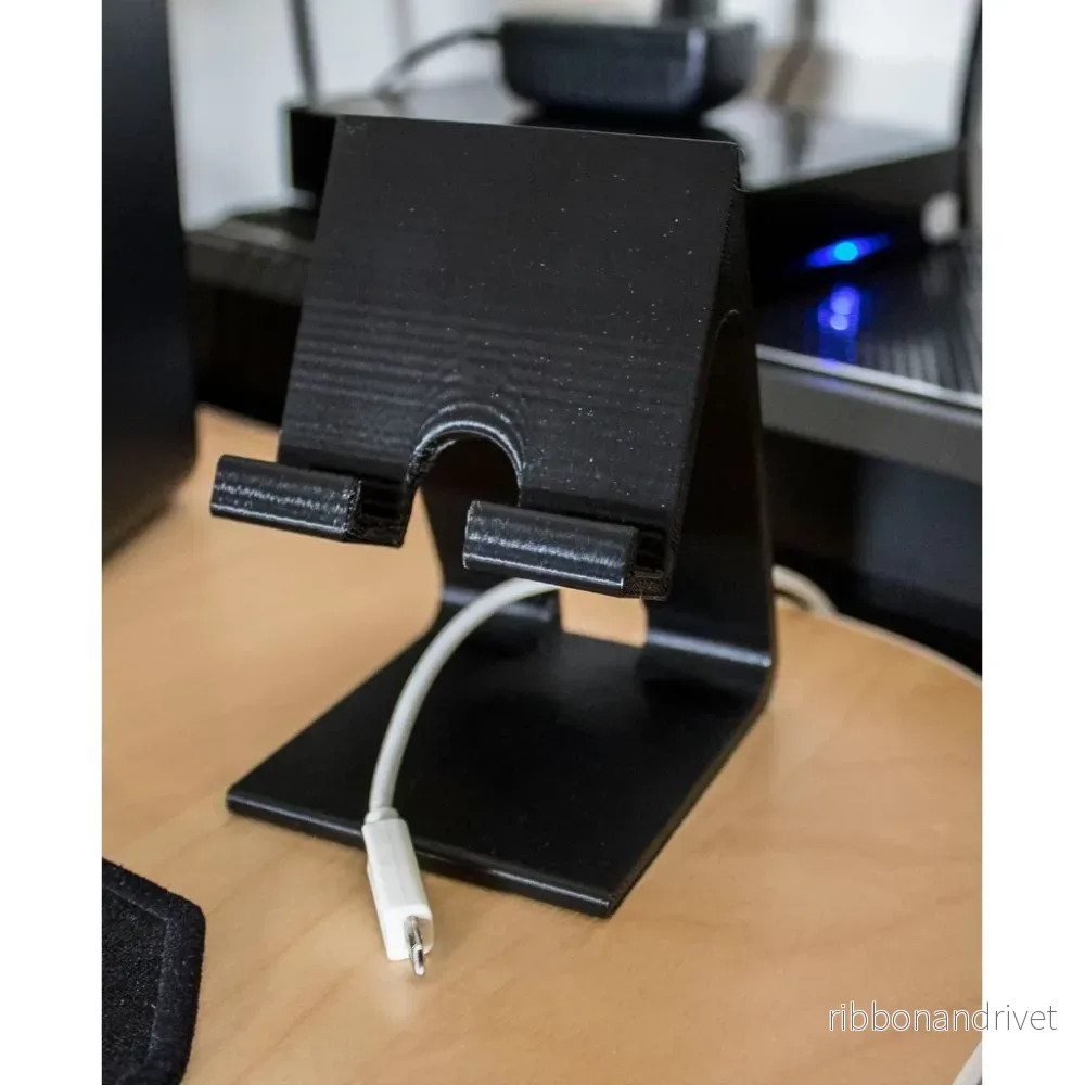 Telefonhållare med plats för laddkabel - Bild 2