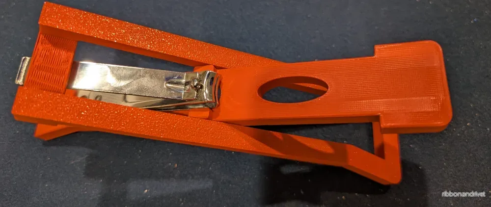 Flipper the Clipper – Enhands nagelklippare för förbättrad tillgänglighet Flipper the Clipper – Enhands nagelklippare för förbättrad tillgänglighet