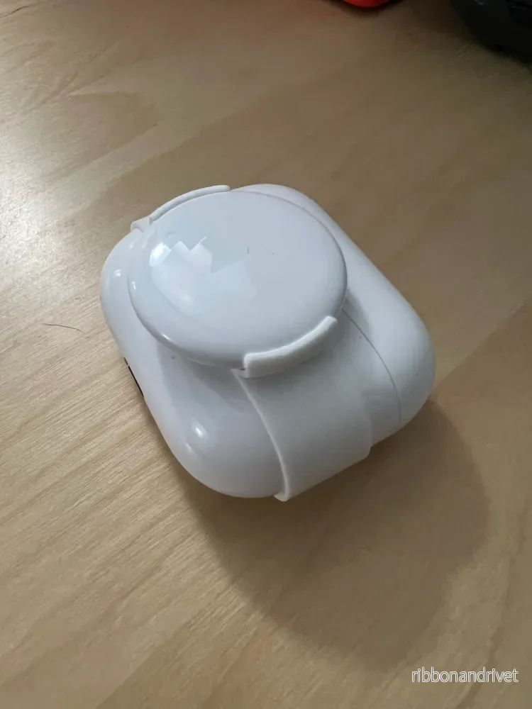 AirPod (3:e generationens) fodral med AirTag-hållare