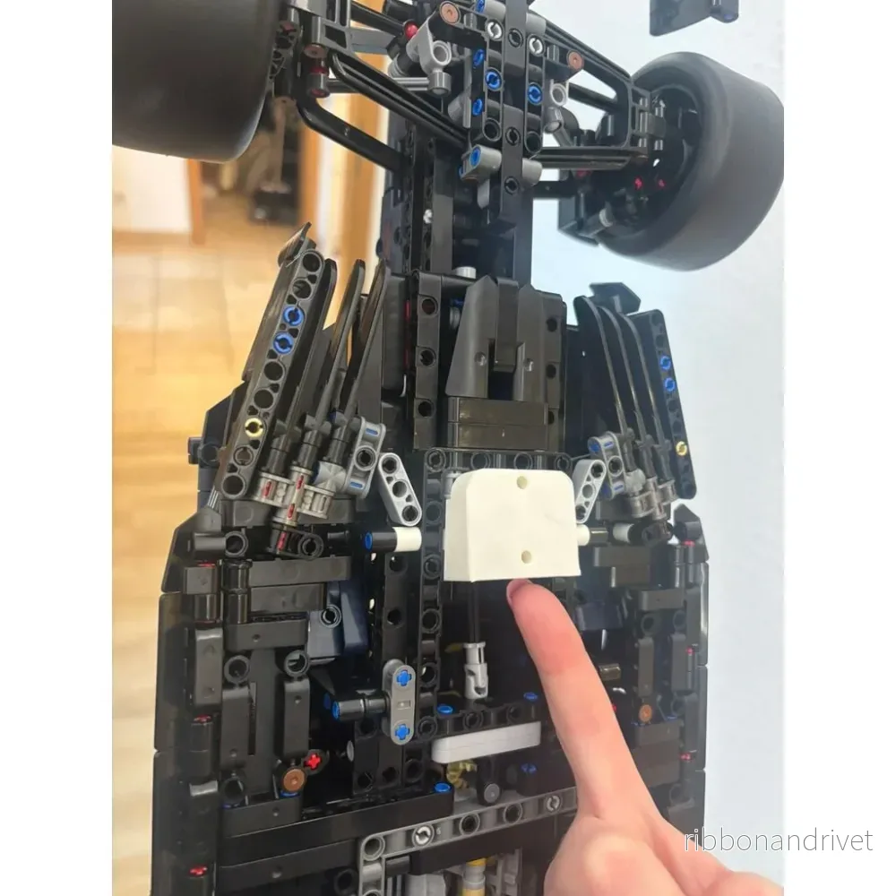 Väggfäste till 42206 F1 RedBull LEGO-bil