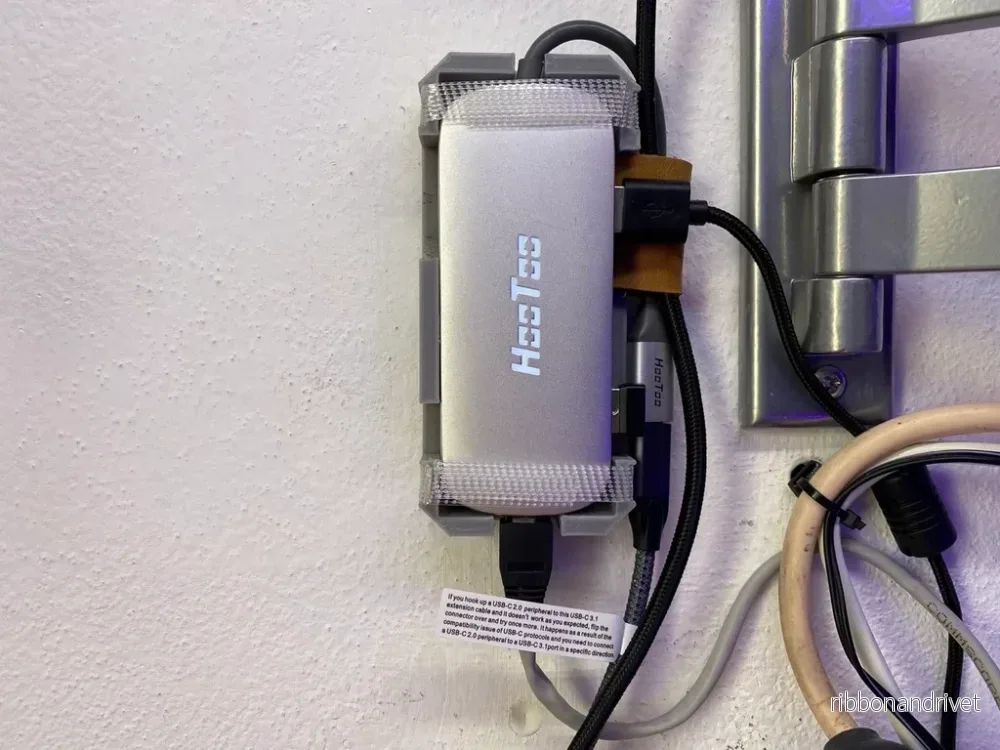 HOOTOO USB-C HT-UC007 Väggfäste för organiserat skrivbord