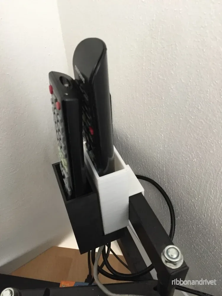 Fjärrkontrollhållare för en eller två enheter Fjärrkontrollhållare för en eller två enheter