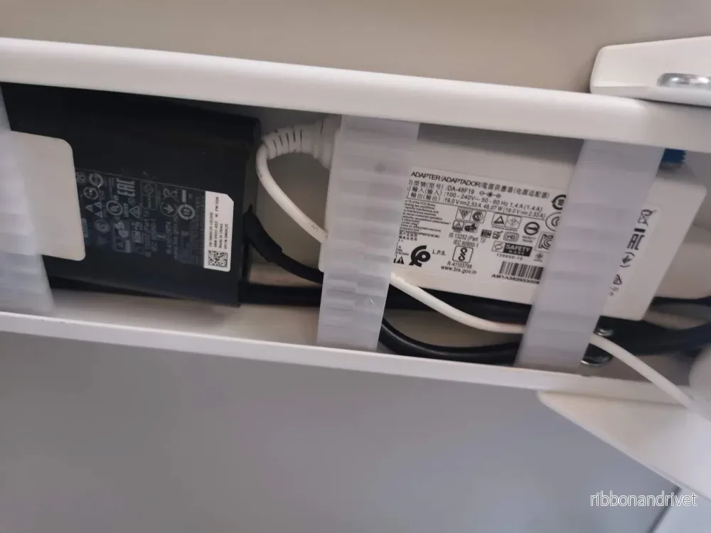 IKEA Trotten kabelorganisatör och kontakthållare för skrivbord - Bild 2