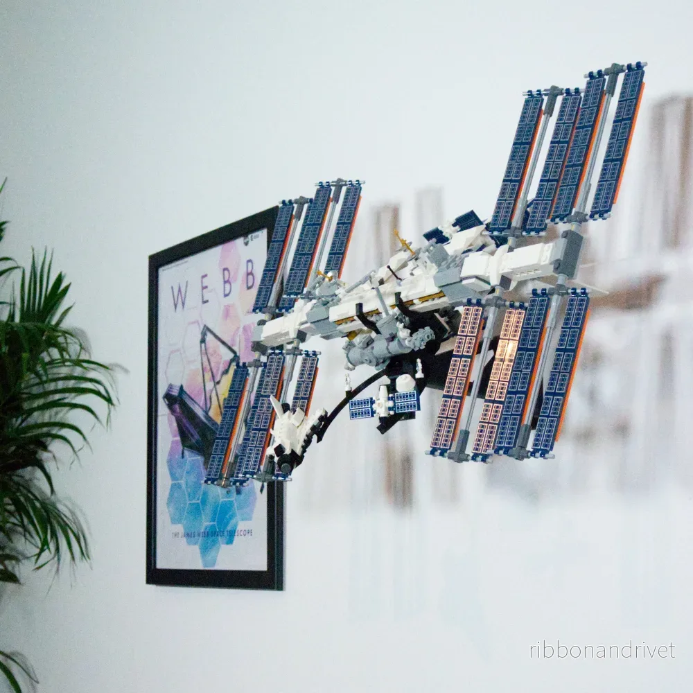 Väggfäste för NASA ISS rymdstation 21321