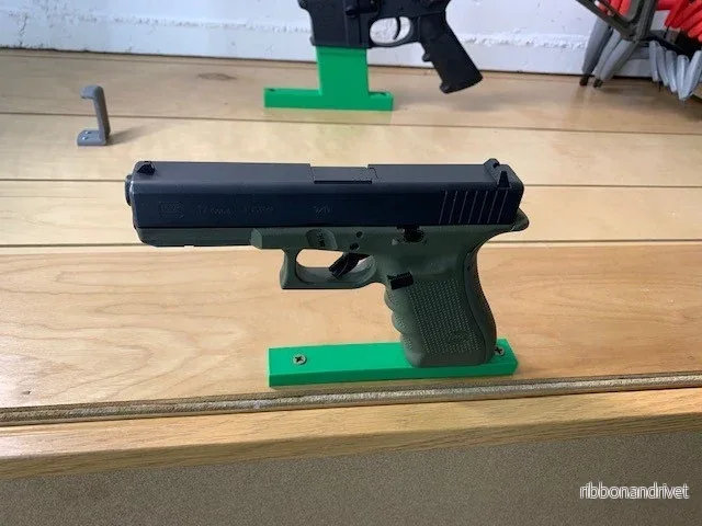 Glock 17 Väggfäste med Låsmekanism