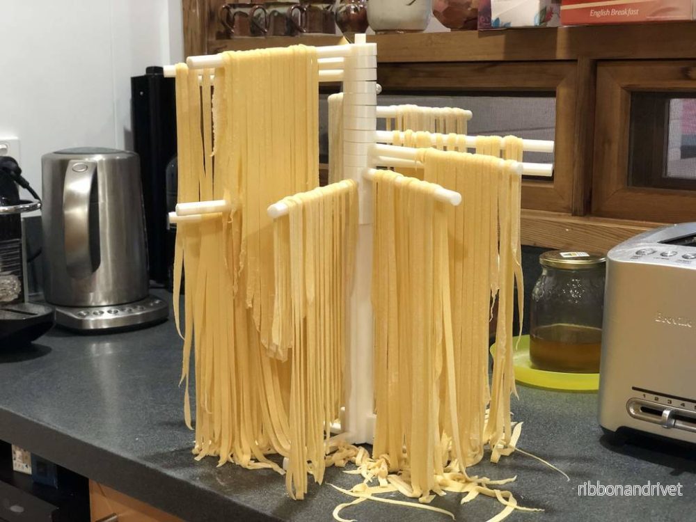 Torkställning för pasta med 16 armar
