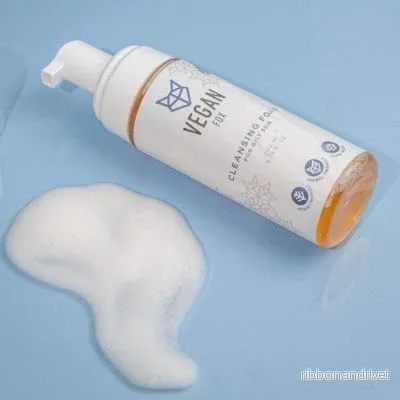 Cleansing Foam För Fet Och Blandad Hud, 200 ml Cleansing Foam För Fet Och Blandad Hud, 200 ml