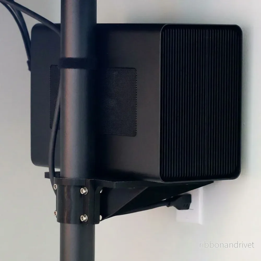 Ikea Bekant hylla för eGPU och PC