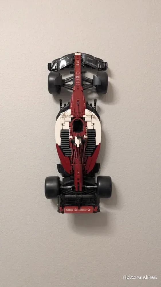 Väggfäste för CaDA C64005w Alfa Romeo F1