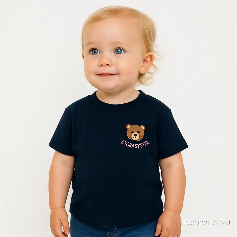 Stora Syster T-shirt – Nalle Stora Syster T-shirt – Nalle