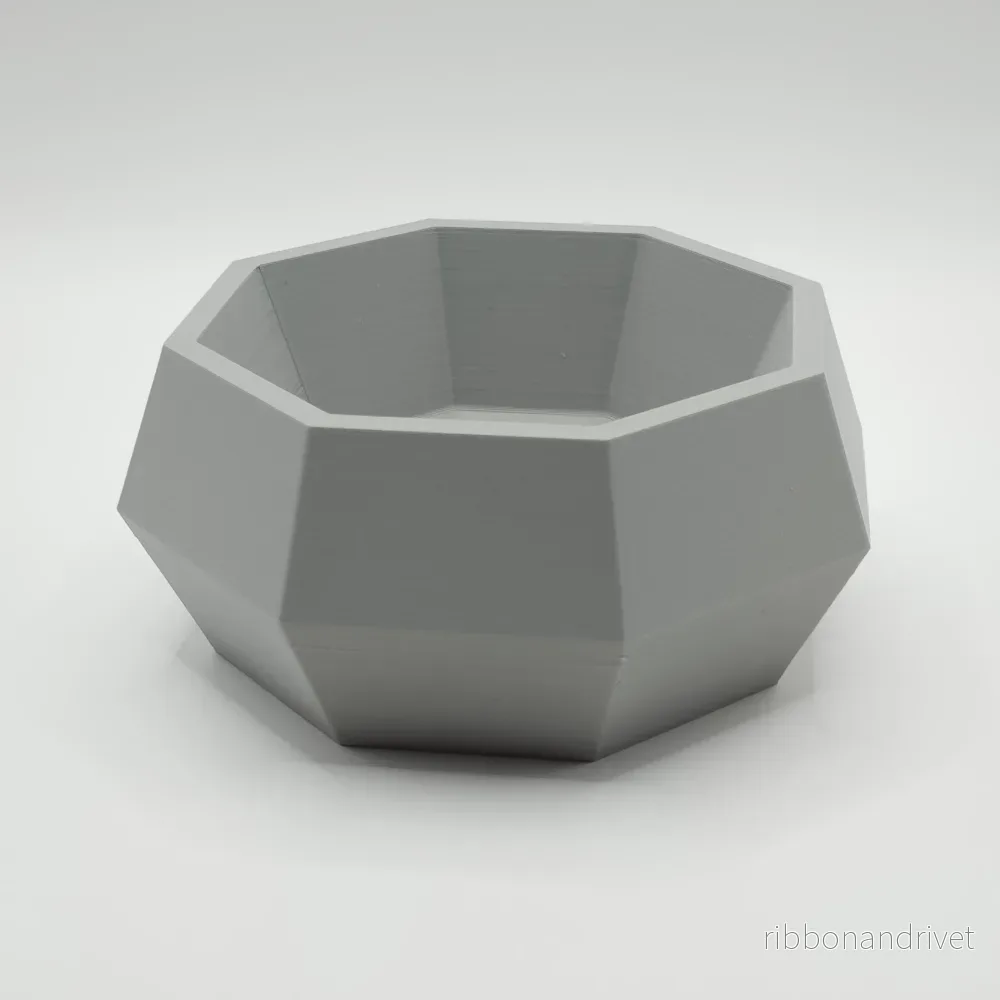 Minimalistisk skål för frukt och snacks