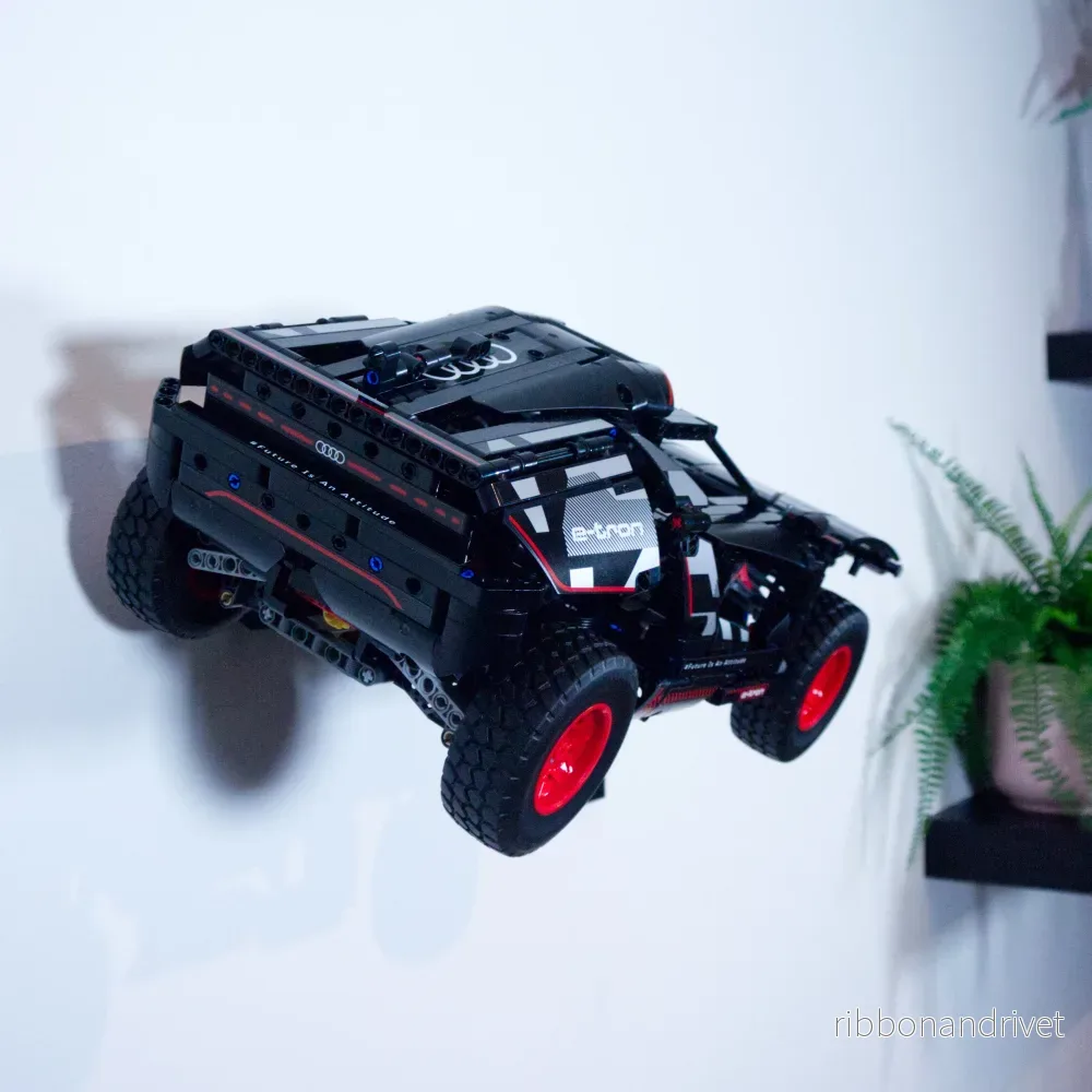 Väggfäste för LEGO Technic Audi RS Q E-Tron 42160 - Bild 2