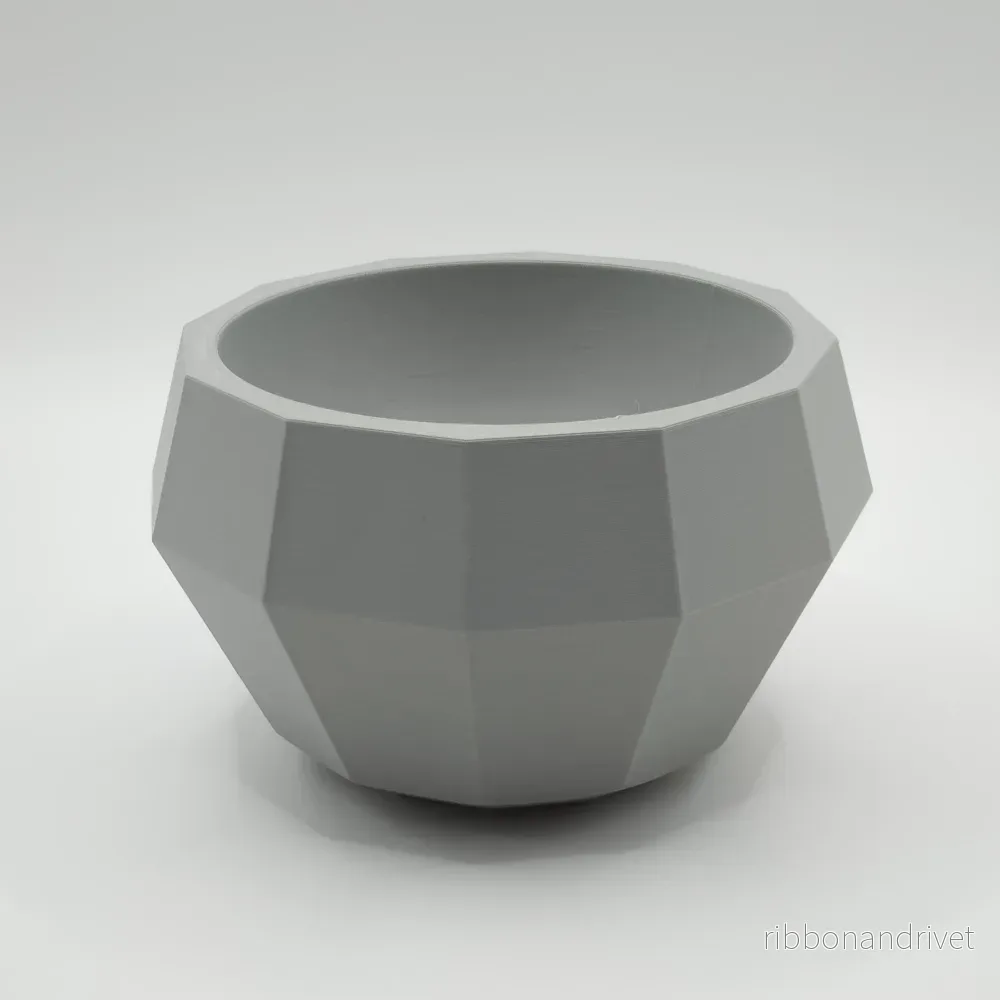 Modern dekorativ skål i minimalistisk design