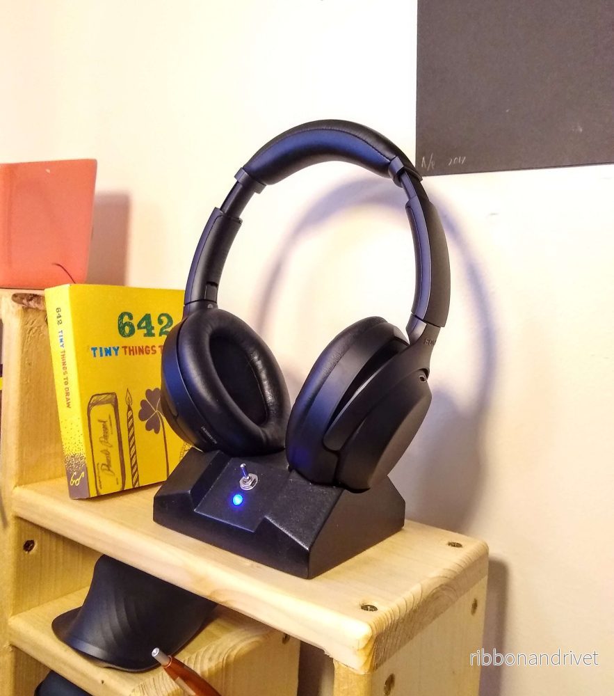 Sony WH-1000XM3/WH-1000XM4 Hörlursdocka/Stativ