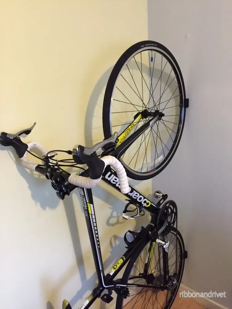 Väggmonterad cykelhållare för racercykel - Bild 2