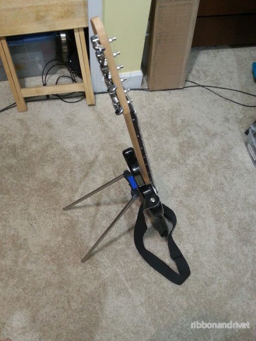 Elgitarrstativ med Fender-tillbehör - Bild 2