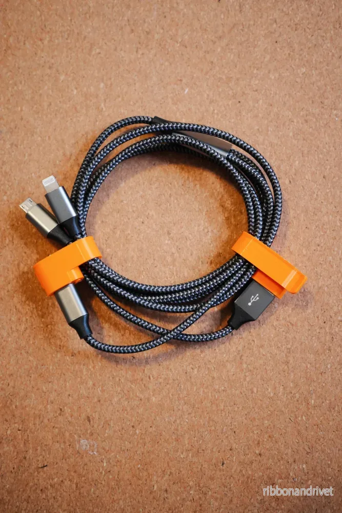 USB A-kabelhållare för effektiv kabelhantering