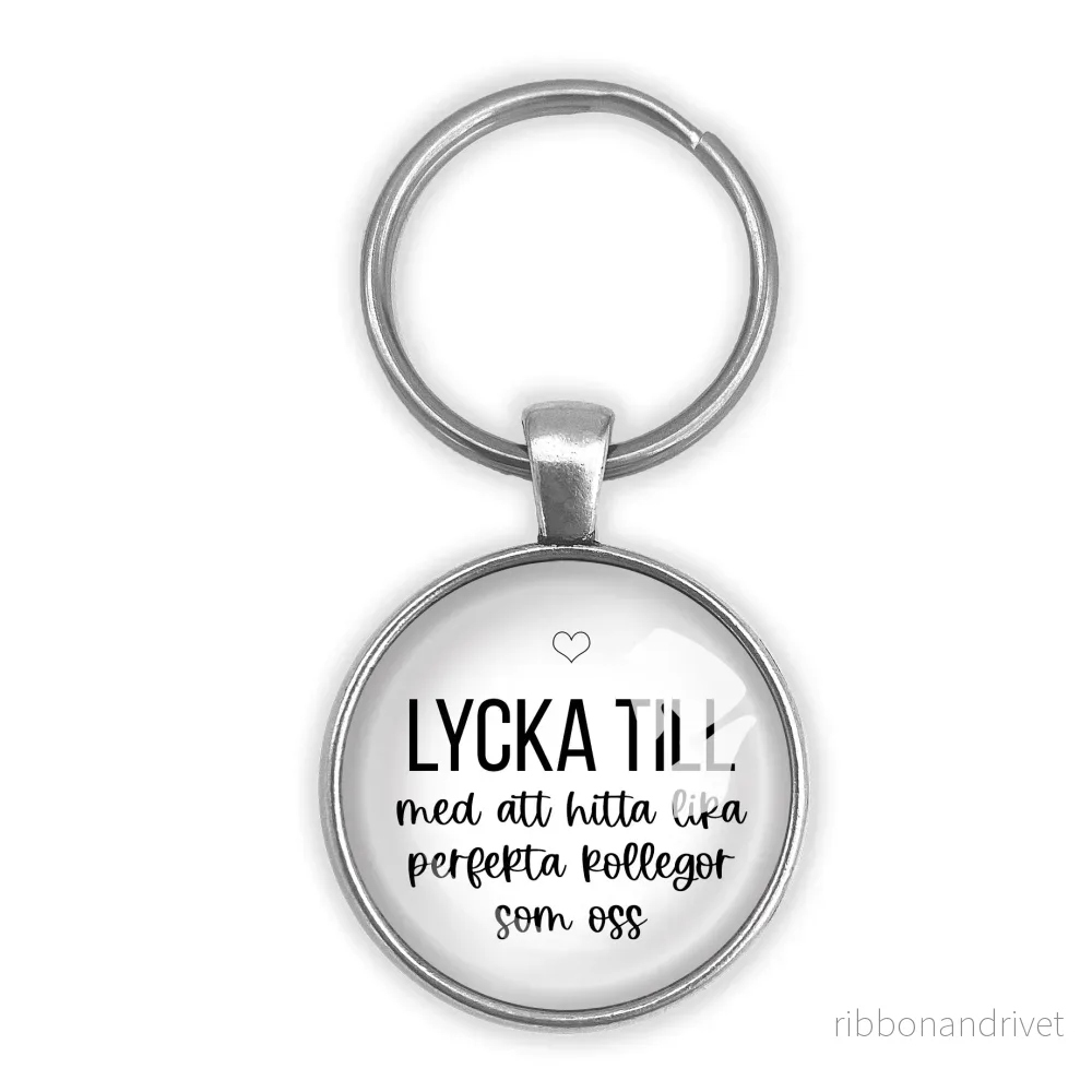 Lycka till med att hitta lika perfekta kollegor som oss | Nyckelring Lycka till med att hitta lika perfekta kollegor som oss | Nyckelring