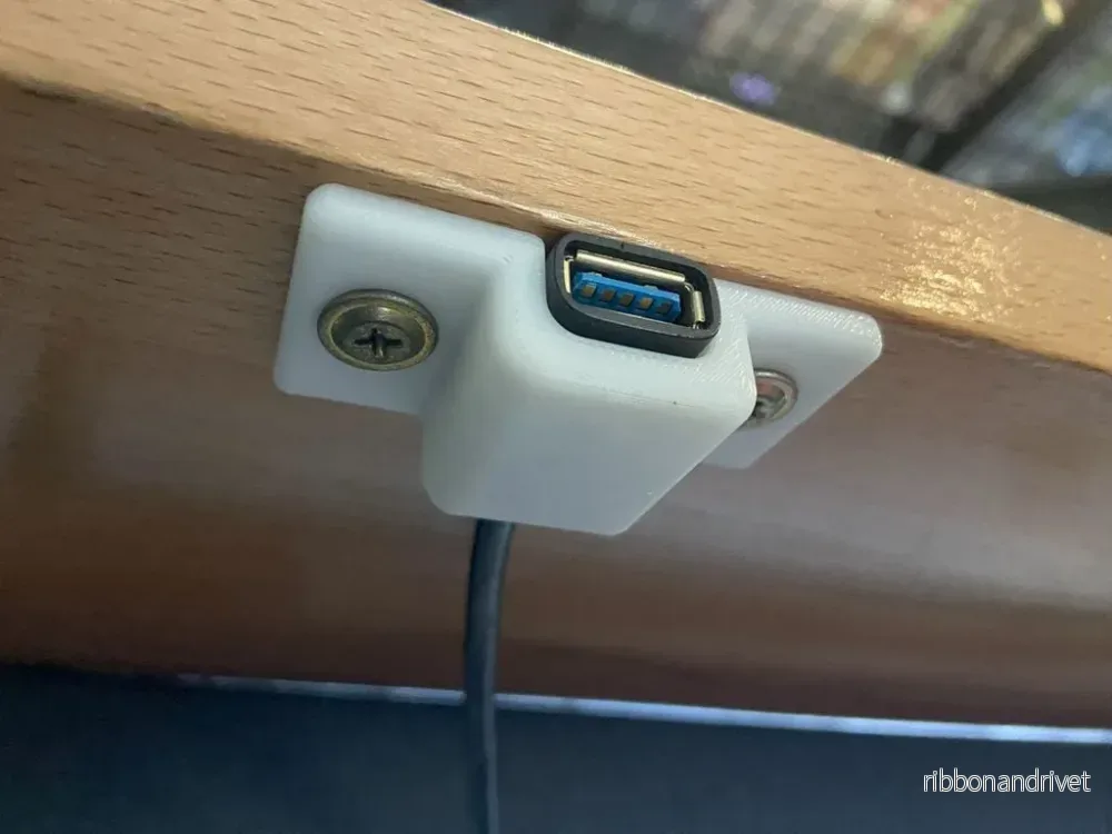 USB-portfäste under skrivbordet för kontorstillbehör USB-portfäste under skrivbordet för kontorstillbehör