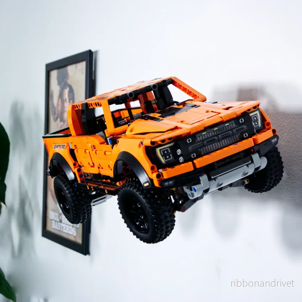 Väggfäste för Technic Ford Raptor 42126