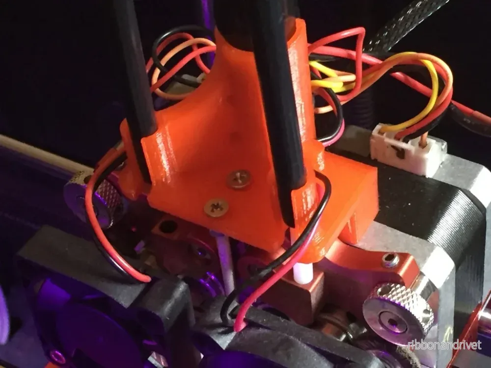 Kabelhållare för Flexion Extruder på Flashforge Creator X