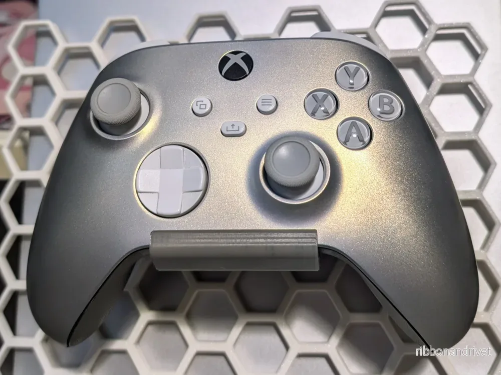 HSW Xbox One-kontrollhängare för förvaringsvägg med honeycomb-funktion HSW Xbox One-kontrollhängare för förvaringsvägg med honeycomb-funktion