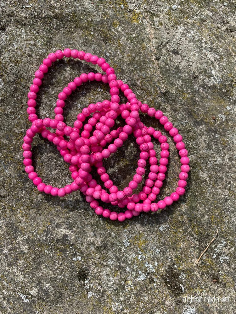 Howlit Infärgat Cerise Armband Howlit Infärgat Cerise Armband